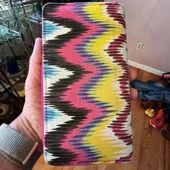 Multicolor Geometrical Large Zip Closure Wallet - Picture 2 of 5